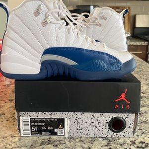 2016
Air Jordan 12 Retro BG 'Frenchblue, size 5.5 men’s